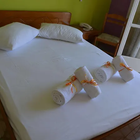 Montes & Hotel